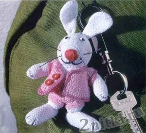 Игрушка зайчик связанный крючком Игрушка зайчик связанный крючком