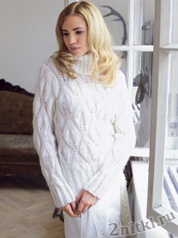 Белоснежный пуловер с узором "Листья"