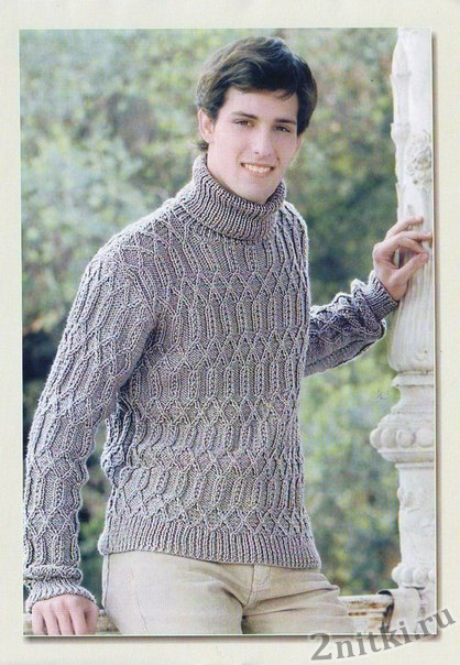 Короткий свитер с объемным воротником
