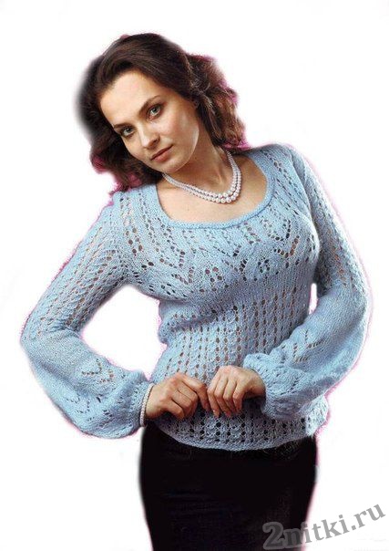 Голубой ажурный пуловер спицами