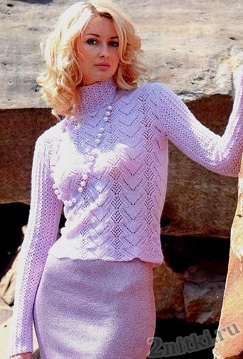 Сиренево-розовый пуловер с вырезом на спине